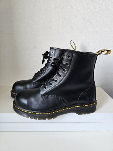 Martens docs icon 7b10 - dm,