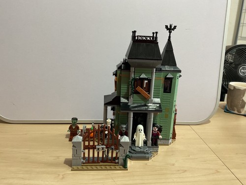 Lego creator haunted - in,