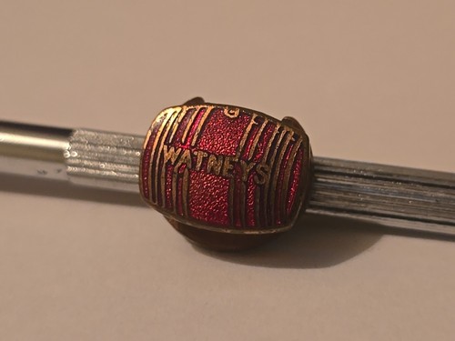 Rare watneys red barrel enamel - red,