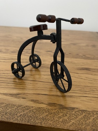 Vintage model metal - metal, tricycle