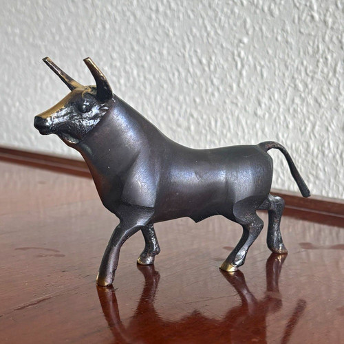 Bull sculpture - bull, bronze