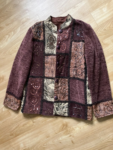 Coat beautifully made with