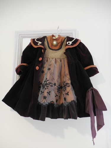 Stunning dress and silk - stunning,