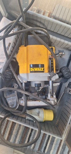 Dewalt dw615l 115v - 115v, 900w