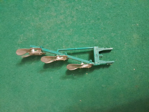 Britains farm 3 furrow - 1:32.farm.,
