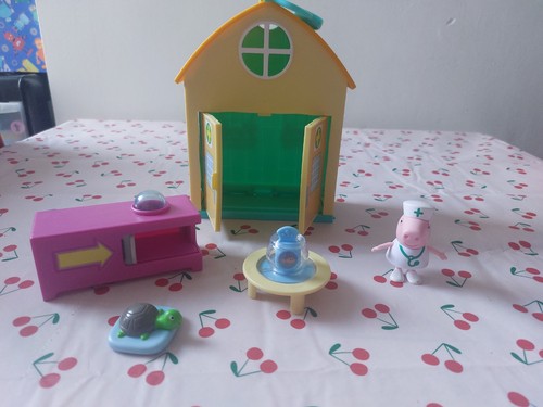Peppa pig plastic vet playset - pig,