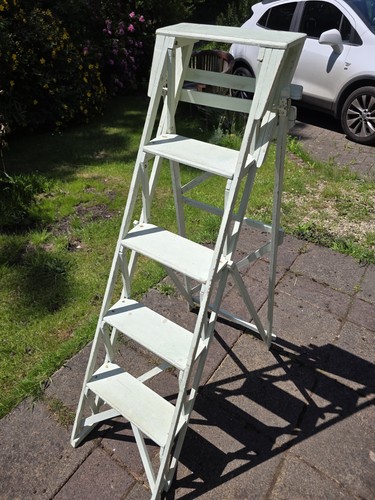Beautiful vintage wooden step - beautiful,