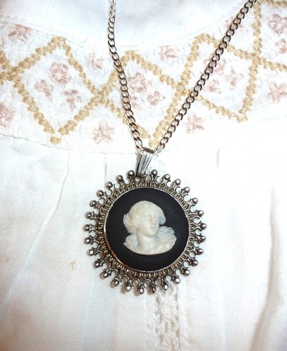 Black white wedgewood silver - black,
