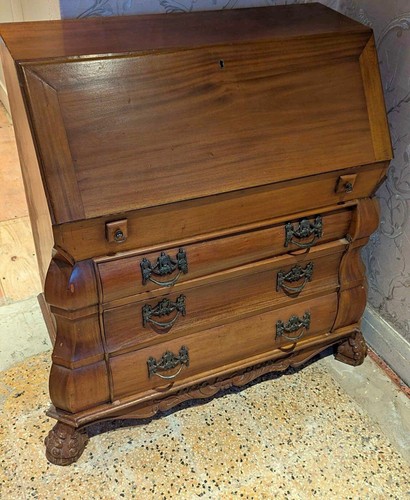 Dutch solid walnut - walnut,