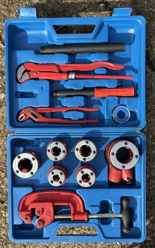 Pipe threading tool kit - pipe,