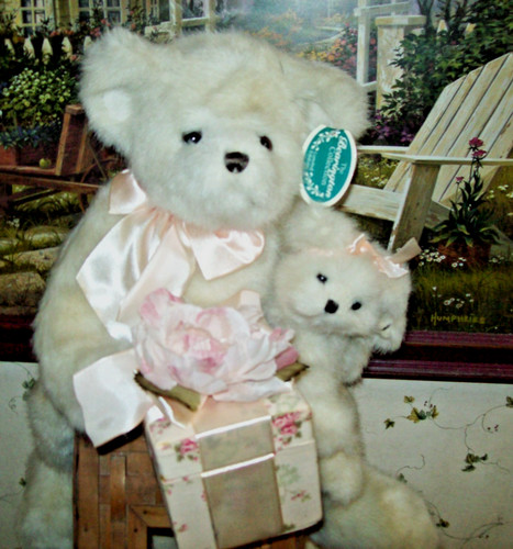 Mommy hugs baby - *mommy,