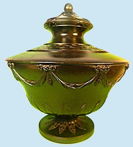 Stunning wedgwood table - a,