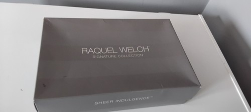 Boxed raquel welch - welch, signature