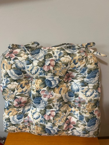 Vintage style floral - floral, tufted