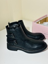 Luxury Comfort: Merry Scott