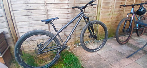 Saracen grey looking for - dj, im