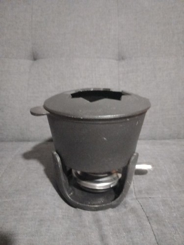 Black cast iron fondue - , set