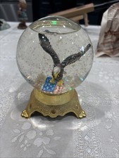 Eleco Eagle Snow Globe