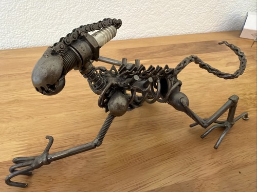 Xenomorph alien metalwork - xenomorph,