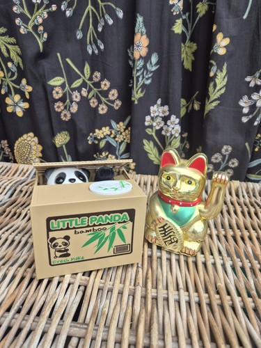 Gold plastic maneki neko - gold,