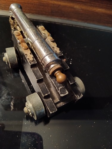 Cast iron cannon - iron, cannon.
