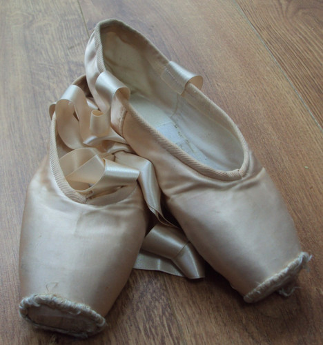 Pointe shoes timeworn pink - pointe,
