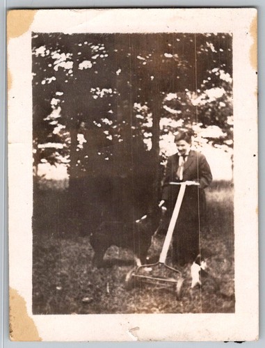Vtg snapshot woman - b&w,