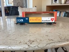 Hornby R204 Freightliner Wagon with 3 x 20ft Containers