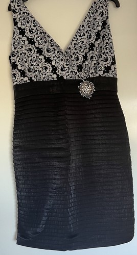 Richards black vneck - r&m,