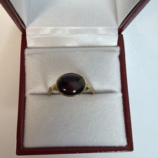 9ct Gold Garnet Ring 2.5 g