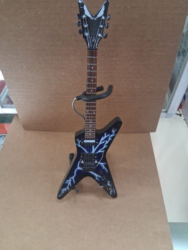 Dimebag darrell miniature - darrell,