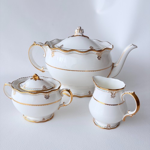 Royal crown derby - derby, lombardy