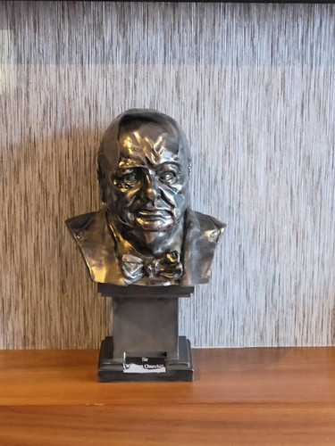 Winston churchill bust - large,