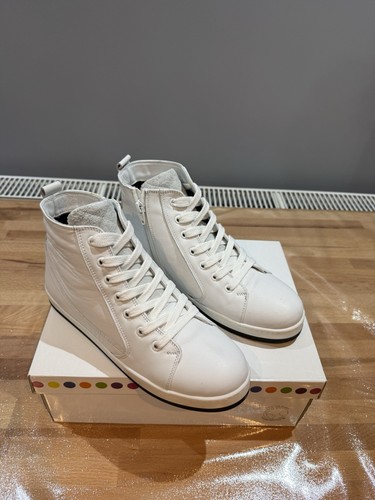 Brand new adesso white leather - white,