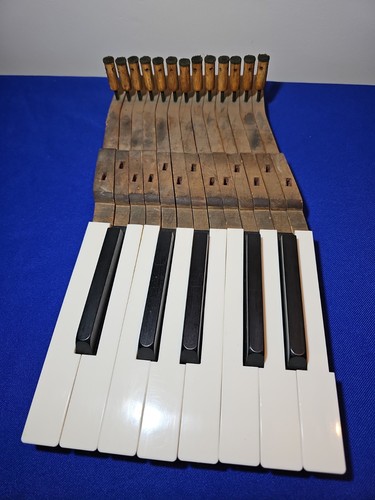 Piano keys vintage - vintage, parts