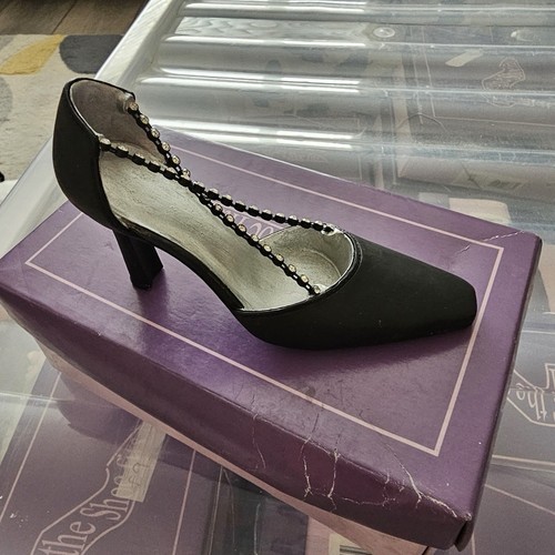 The shoe fits leonardo - if,