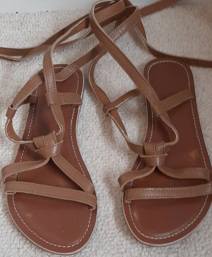 Boohoo brown tan sandals - brown, size
