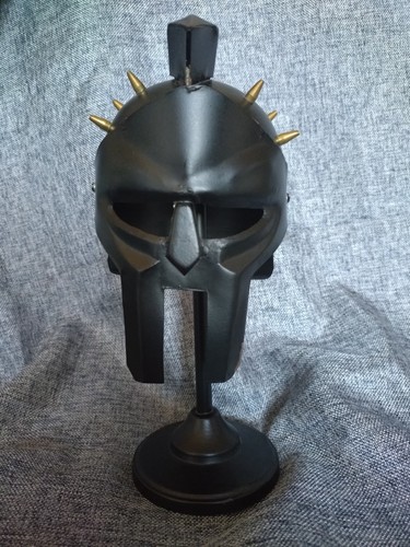 Miniature gladiator maximus - gladiator,