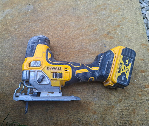 Dewalt dcs335 18v brushless - dcs335,