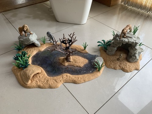 Schleich watering hole cave - hole/,