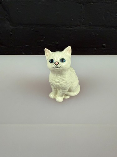 Beswick white cat - cat, kitten