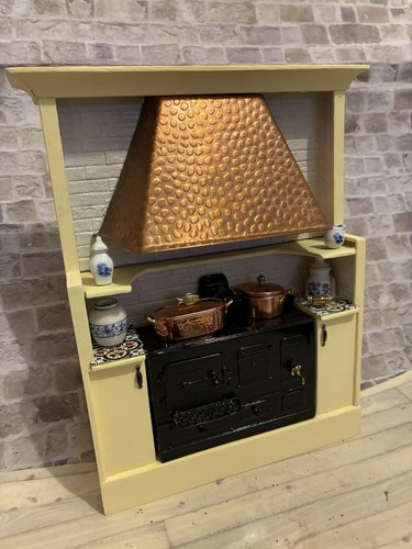 Dolls house scale - house, 1/12