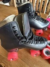 Riedell 220 Roller Skate