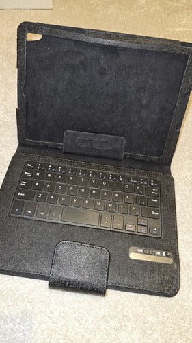 Keyboard tablet case with