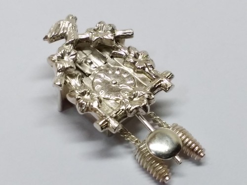 Silver 800 cuckoo - silver, moving