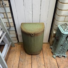 Antique Lloyd Loom green