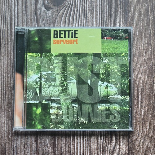 Bettie serveert dust - bettie,