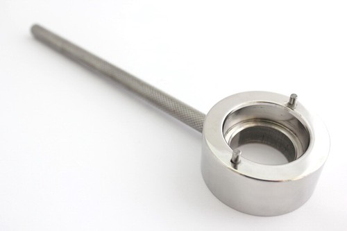 Triumph wheel bearing locking - wheel,