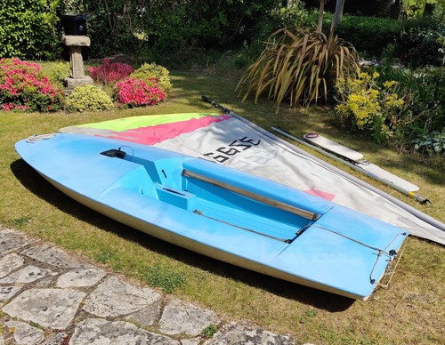 Topper sailing dinghy - , blue