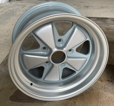 A single Fuchs alloy road